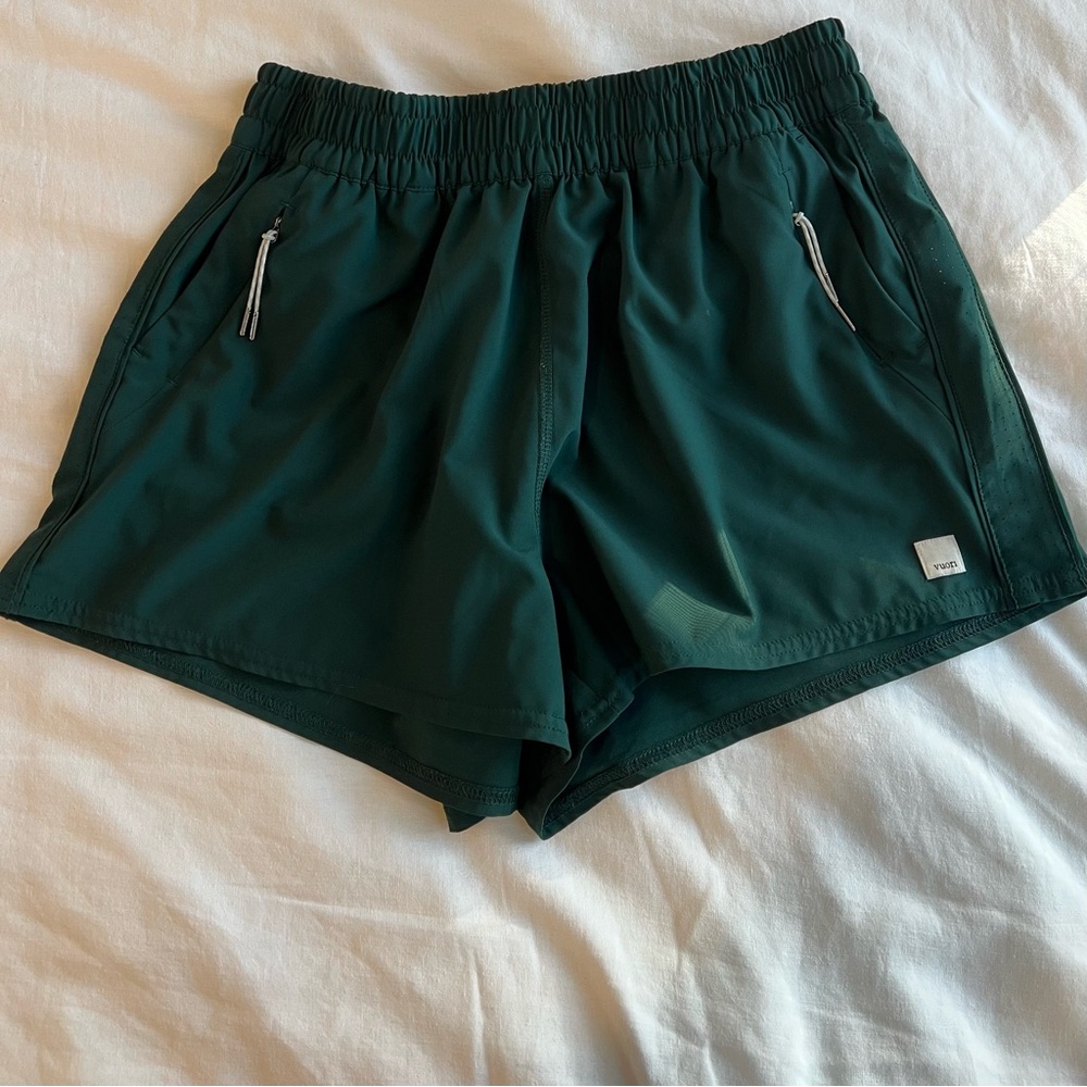 Vuori Women’s Dash Short in Green Size:MEDIUM